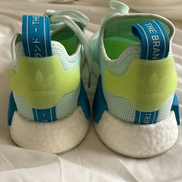 adidas Originals unisex-child Nmd_r1's Running Shoe Size 6 / Women 7 / Men 6 - Picture 2 of 8